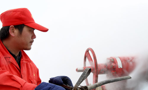 克拉瑪依：沙漠腹地采氣忙