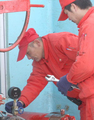 克拉瑪依：沙漠腹地采氣忙