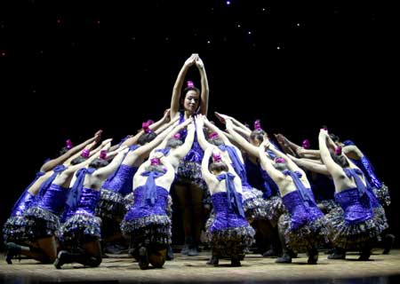 克拉瑪依：激情舞姿 迎“三八”