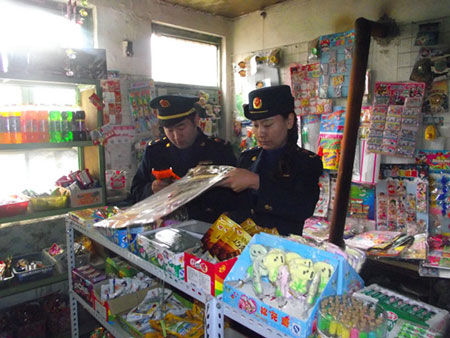 新疆哈密市工商局開(kāi)展校園周邊環(huán)境專(zhuān)項(xiàng)清查工作