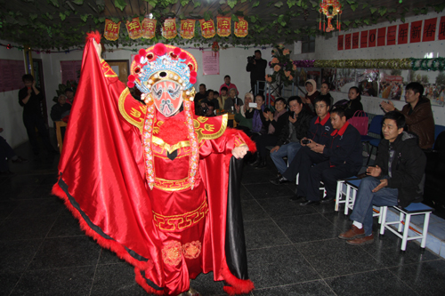 烏魯木齊市志愿者協(xié)會(huì)組織志愿者街頭送溫暖