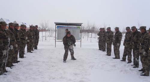 新疆兵團六師共青團農場民兵軍訓強素質