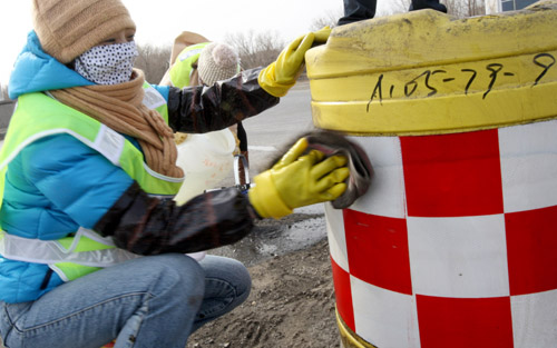 克拉瑪依：綠絲帶交通志愿者寒風天里度周末