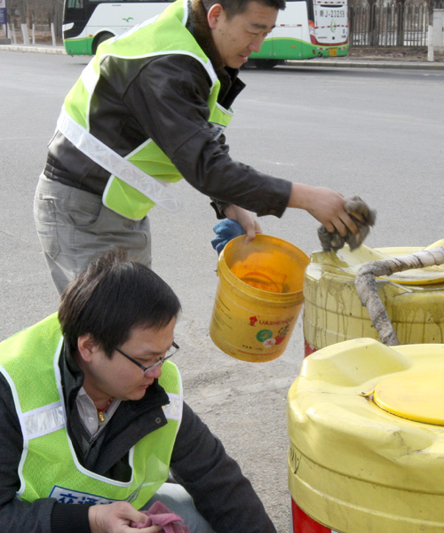 克拉瑪依：綠絲帶交通志愿者寒風天里度周末