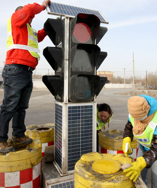 克拉瑪依：綠絲帶交通志愿者寒風天里度周末