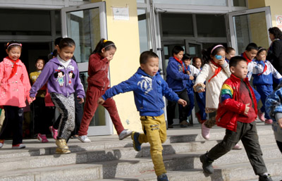 新疆克拉瑪依：消防疏散進(jìn)校園
