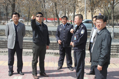 奎屯市委副書記呂鋼深入警務室進行視察和調研