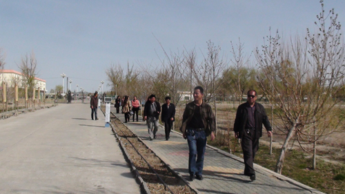 福海縣骨干校長到一農場學校調研