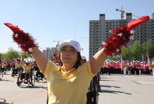 “油城”克拉瑪依殘疾人輪椅健身操亮相文化周