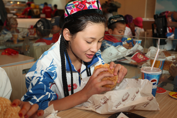 百名“小庫爾班”進城相約中國夢