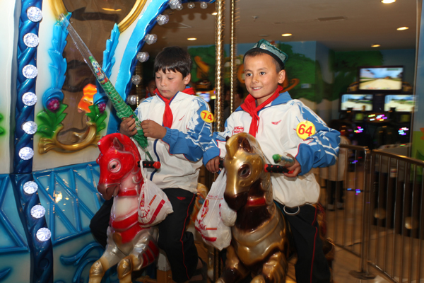 百名“小庫爾班”進城相約中國夢