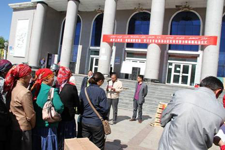 青河縣啟動(dòng)“愛心雞苗”發(fā)放儀式推進(jìn)農(nóng)村留守婦女實(shí)現(xiàn)靈活就業(yè)促創(chuàng)收