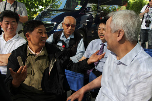 “父親節(jié)”慰問(wèn)探班電影《好運(yùn)特克斯》拍攝劇組