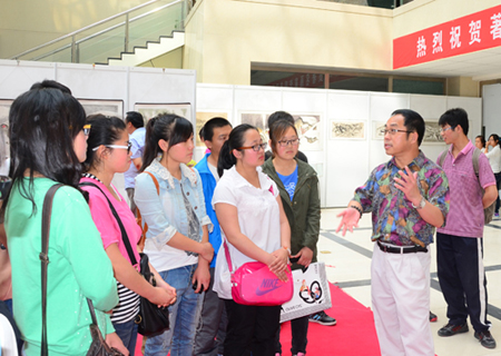 李鳴泉受聘石河子大學(xué)客座教授 個人畫展引關(guān)注