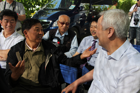 “父親節(jié)”慰問探班電影《好運特克斯》拍攝劇組