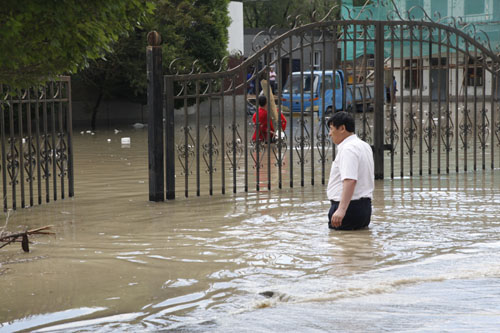 新疆克拉瑪依遭遇最大一次強降雨 疏散被困人員100余人