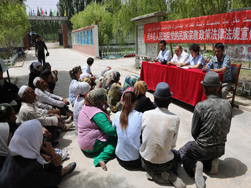 民豐縣法院“送法下鄉”踐行群眾路線