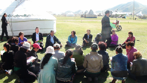 巾幗送法到牧區