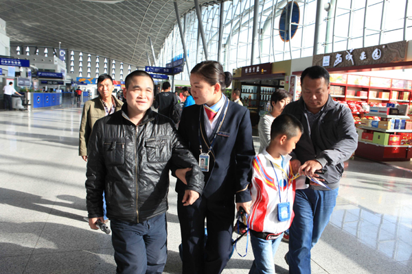 國慶黃金周南航在疆運送旅客18萬人 錯峰出行成亮點