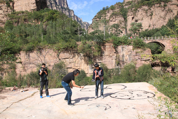 王麒誠“和”漫書展驚艷國際和平藝術節