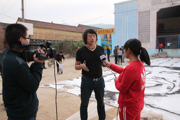 藝術家王麒誠成功創作中國最大寫意水墨漫像