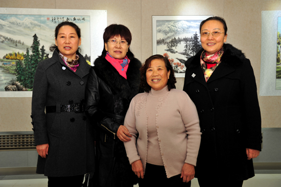 油城四名退休女工辦畫(huà)展