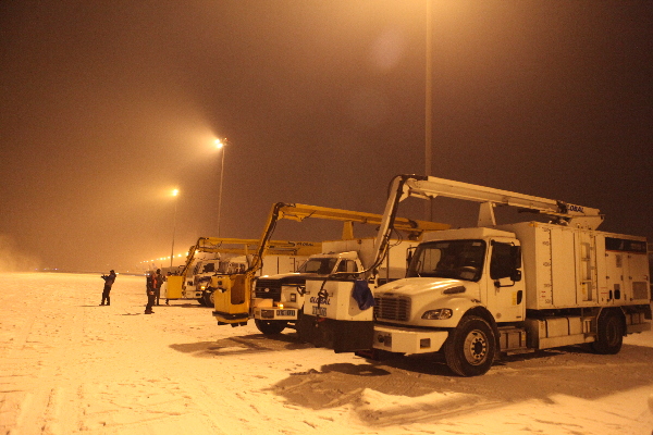 烏魯木齊迎最強(qiáng)寒流 飛機(jī)除冰師冒嚴(yán)寒高空除冰