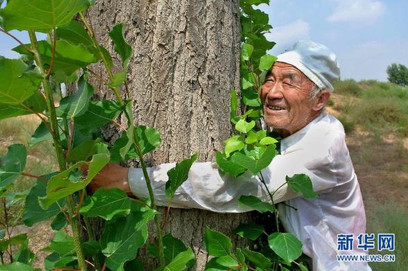 一位九旬老黨員的治沙情結