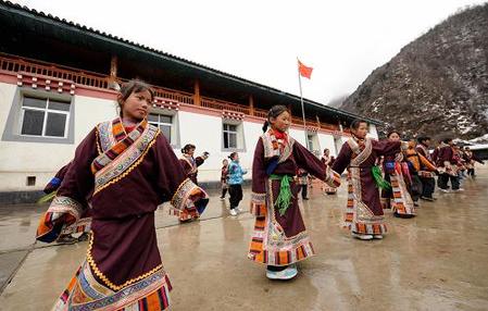 雪山腳下的普利藏文學校（組圖）