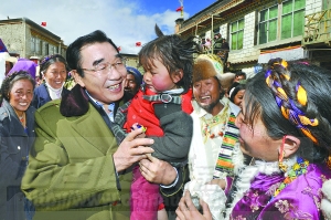 雪映黨旗紅——張慶黎赴日喀則地區四縣調研紀實