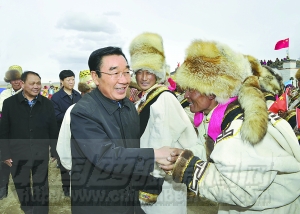 雪映黨旗紅——張慶黎赴日喀則地區四縣調研紀實