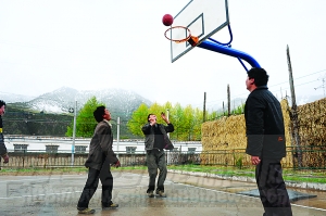 恩達(dá)：軍民一家樂融融