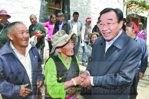 張慶黎：“一定要讓各族人民過(guò)上更加安穩(wěn)幸福的好日子！”