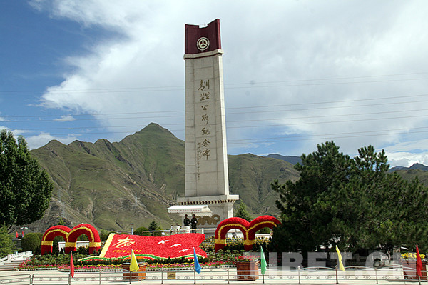 西藏天路見證公路發展 讓山不再高路不再遠