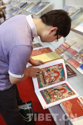 涉藏圖書在北京國際圖書博覽會上受熱捧
