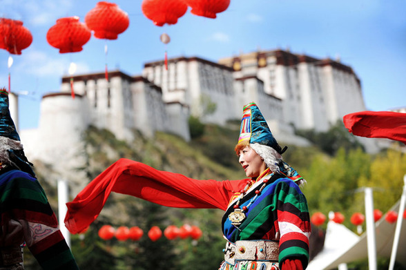 西藏舉行全區(qū)文藝調(diào)演迎接十八大