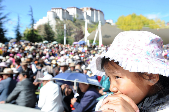 西藏舉行全區(qū)文藝調(diào)演迎接十八大