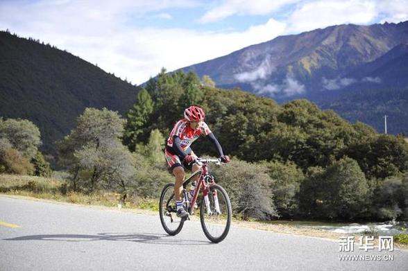 自行車——西藏林芝環魯朗自行車賽開賽