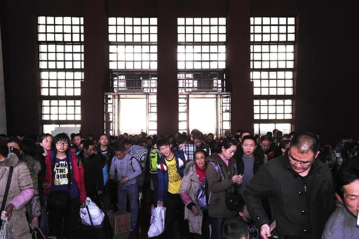 拉薩火車站現節后返程高峰