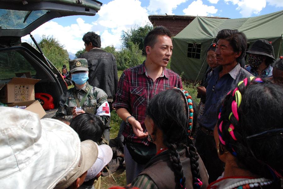 洛桑丹增:架起抗震救災(zāi)的語言橋梁