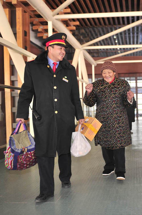 親切、溫和、熱情-春運拉薩火車站見聞