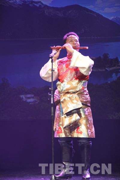 西藏特色歌舞表演征服加拿大觀眾