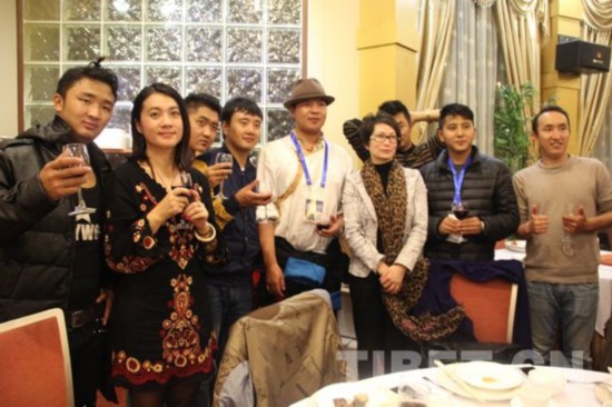 西藏特色歌舞表演征服加拿大觀眾