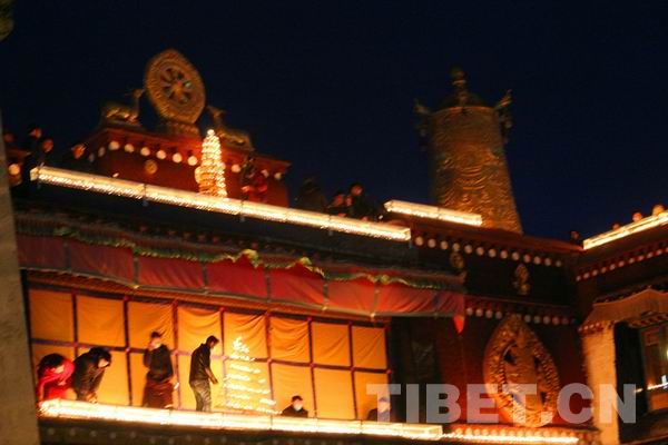 拉薩:莊嚴肅穆燃燈日紀念宗喀巴大師