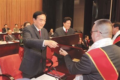 西藏表彰綜治工作先進地市 陳全國洛桑江村與各地市簽訂責任書