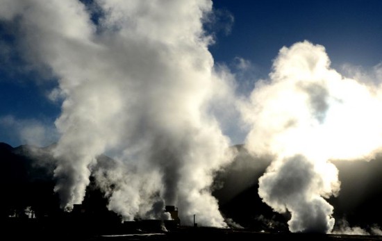西藏羊八井：冬季地熱景觀