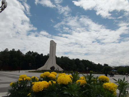 布達拉宮廣場換新裝 喜迎建黨90周年（組圖）