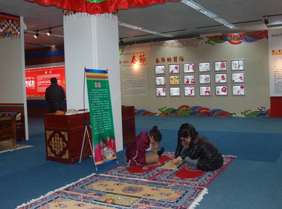 網友參觀西藏博物館 體驗藏歷新年風俗