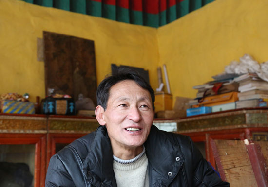 穿針引線，縫制信仰，為世界的安寧祈禱(圖)