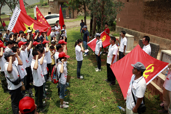 巧家縣開展“重走長征路”青少年紅色之旅活動